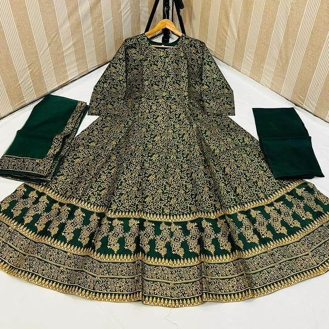 Reet-Riwaaj Special stitched 3 pieces Banarsi print silk maxi