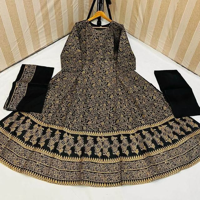 Reet-Riwaaj Special stitched 3 pieces Banarsi print silk maxi