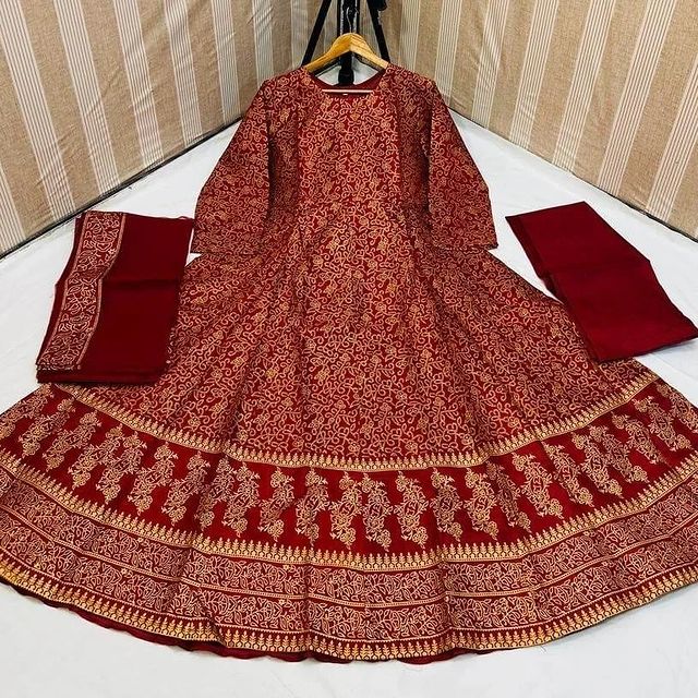 Reet-Riwaaj Special stitched 3 pieces Banarsi print silk maxi