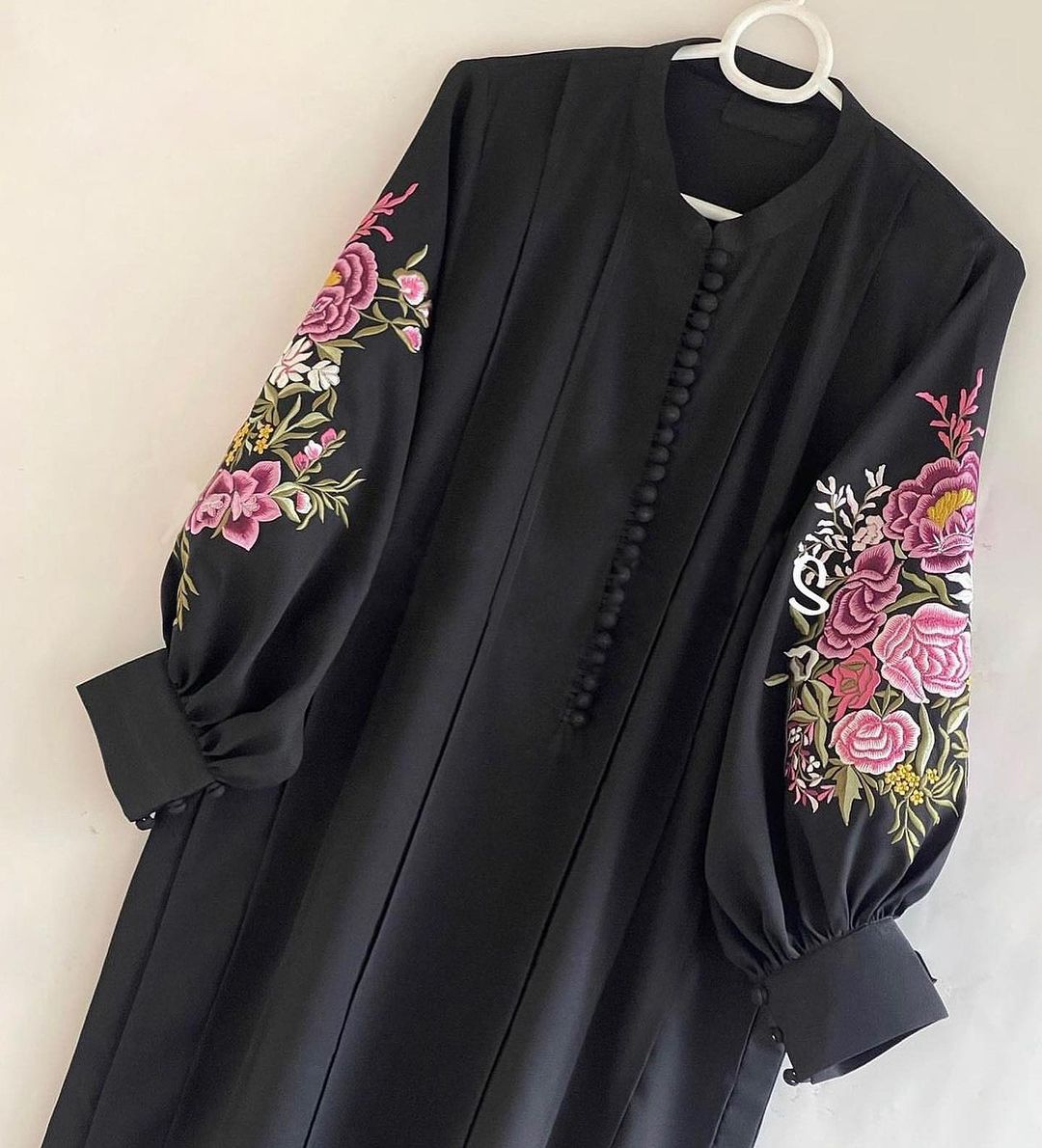 Hoor  Embroidered on Arm